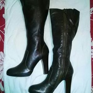 Dark brown leather side zipper with rounded toe